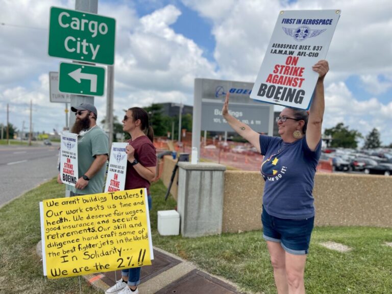 ‘Give us something fair’: Workers picket outside Boeing facilities near St. Louis