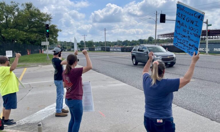 St. Louis-area Boeing workers back on strike after rejecting contract offer