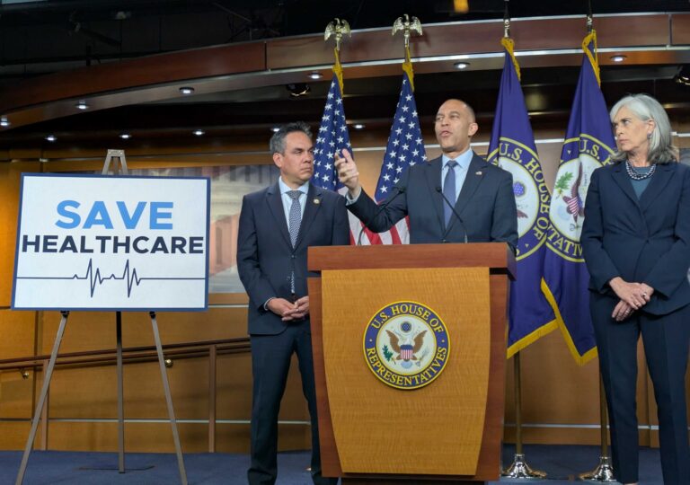 Shutdown on day 22 sets record as second-longest in US history, with no sign of a deal