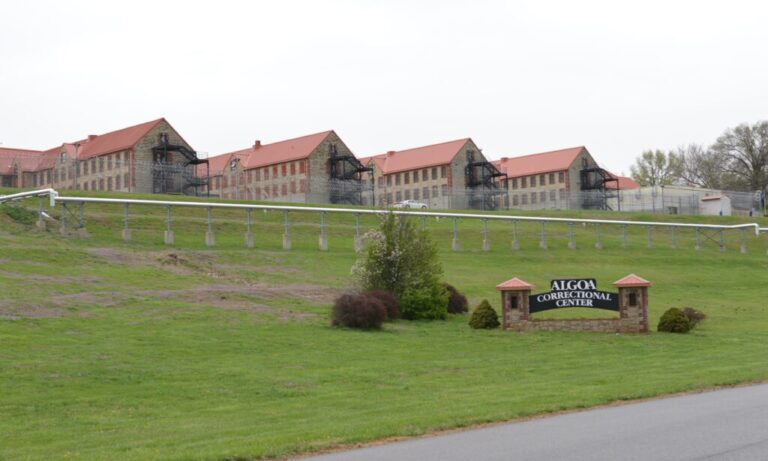 Missouri prisoners report being forced to shovel snow in subzero temperatures