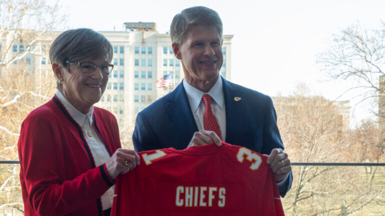 Biting Missouri’s hand: Chiefs’ move to Kansas exposes Hunt family ingratitude